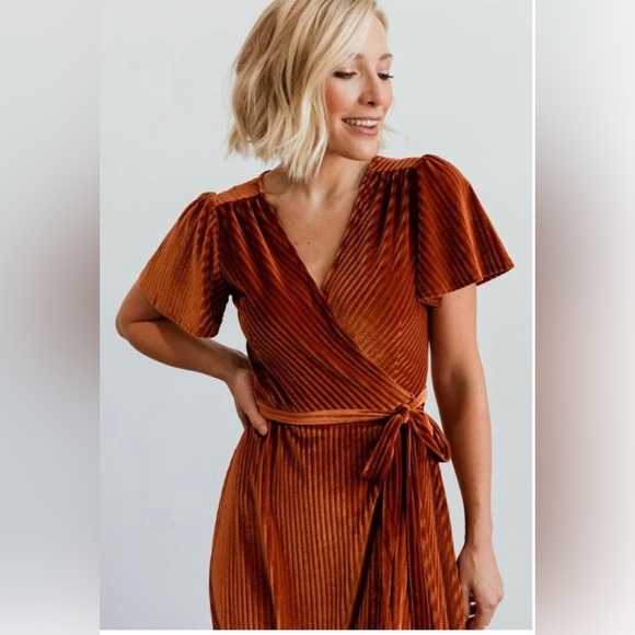 SIMPLEE ribbed velvet wrap dress- Copper - Picture 2 of 6